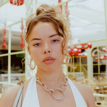 nilufer-yanya-announces-new-album-my-method-actor,-shares-song:-listen