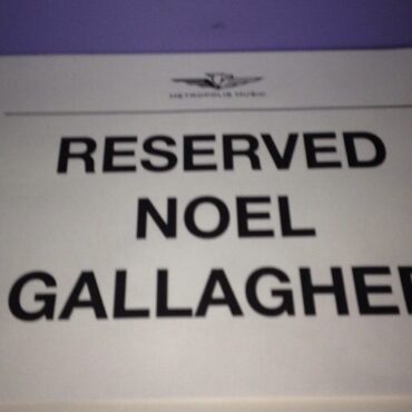 liam-gallagher-confirms-he’s-reserved-a-seat-for-noel-at-every-show-on-his-solo-tour