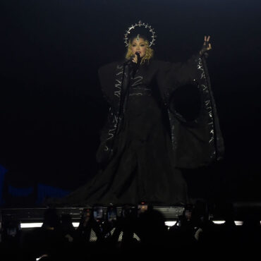 lawsuit-against-madonna-for-late-concerts-dismissed,-but-she’s-still-being-sued-over-their-“sexually-explicit-content”