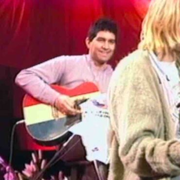 kurt-cobain-unplugged-guitar-sale-called-ripoff