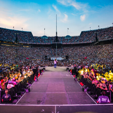 billy-strings-blew-up-bluegrass-to-stadium-status