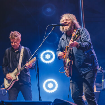 wilco-played-a-ton-of-live-rarities-and-debuts-in-their-“deep-cuts”-solid-sound-set