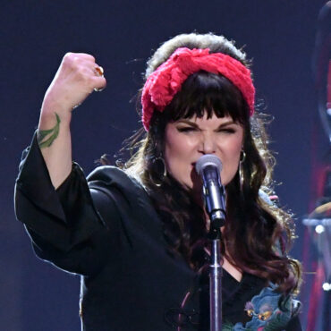 heart-postpone-all-remaining-tour-dates-after-ann-wilson’s-cancer-diagnosis