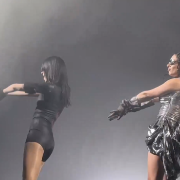 watch-charli-xcx-bring-out-caroline-polachek-to-sing-“welcome-to-my-island”-and-do-the-macarena-at-roskilde