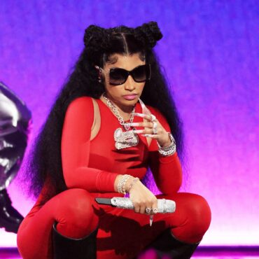 nicki-minaj-performs-for-only-45-minutes-in-ireland,-cancels-show-in-romania