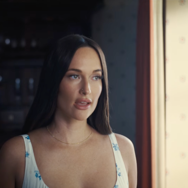 kacey-musgraves-shares-new-video-for-“cardinal”:-watch