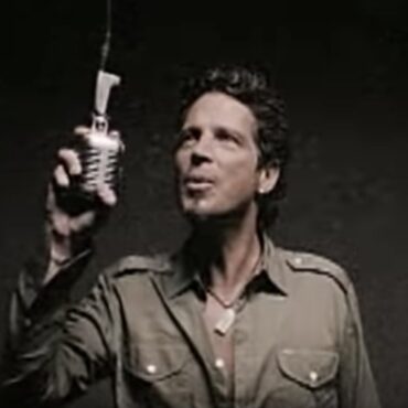 tom-morello-on-what-‘bought-chris-cornell-16-more-years’