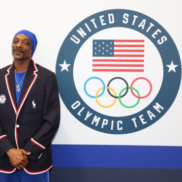 snoop-dogg-to-carry-torch-for-paris-2024-olympics