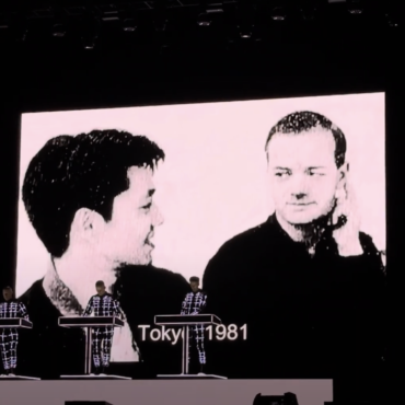 watch-kraftwerk-pay-tribute-to-ryuichi-sakamoto-with-“merry-christmas,-mr.-lawrence”-cover-at-fuji-rock-2024