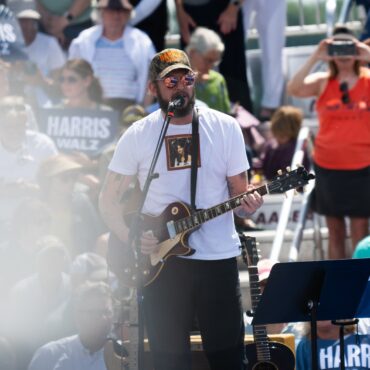 watch-bon-iver-perform-at-kamala-harris-and-tim-walz-rally-in-wisconsin