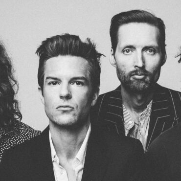 the-killers-share-video-for-new-song-“bright-lights”:-watch