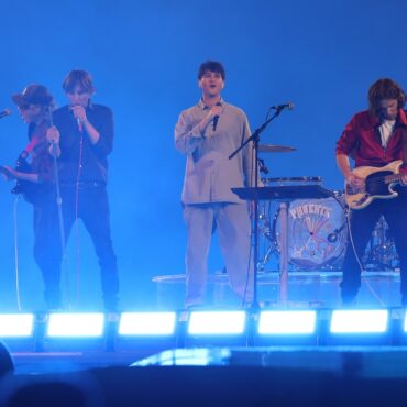 watch-phoenix-play-olympics-closing-ceremony-with-air,-ezra-koenig,-kavinsky,-&-more