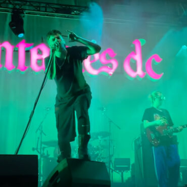 watch-fontaines-dc.-debut-new-song-“death-kink”-at-haldern-pop-festival