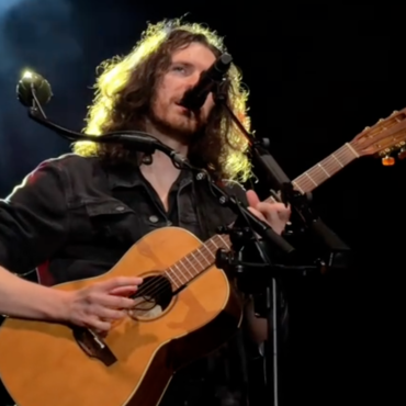 hozier-reacts-to-concertgoers-getting-engaged-during-his-song-about-domestic-violence