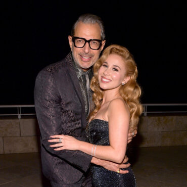 watch-jeff-goldblum-&-haley-reinhart-play-a-jazzy-taylor-swift-cover-on-kimmel