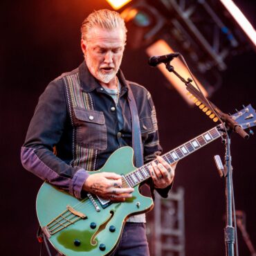 queens-of-the-stone-age-cancel-2024-tour-dates-to-prioritize-josh-homme’s-health-and-medical-care