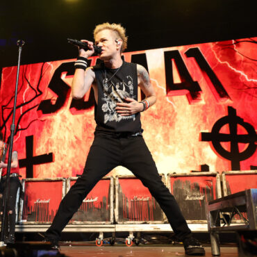 sum-41-singer-clarifies-he’s-not-joining-linkin-park