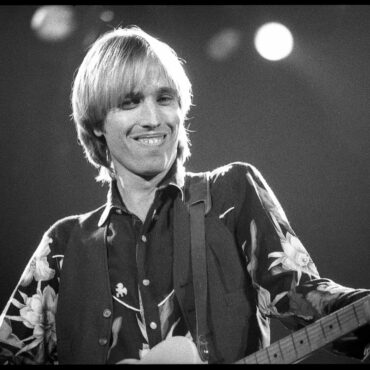 tom-petty-and-the-heartbreakers’-long-after-dark-to-be-reissued-with-unreleased-tracks