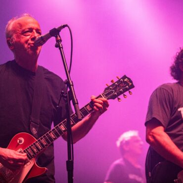 ween-stop-touring-“for-the-foreseeable-future,”-citing-dean-ween’s-mental-health