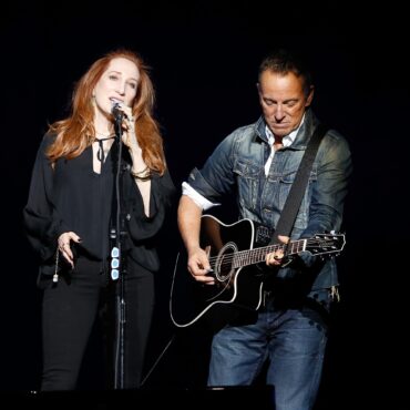 patti-scialfa,-longtime-member-of-bruce-springsteen’s-e-street-band,-reveals-cancer-diagnosis