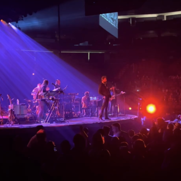 watch-father-john-misty-play-another-new-song-“she-cleans-up”