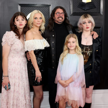 dave-grohl-announces-birth-of-daughter-outside-of-his-marriage