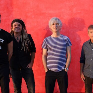 five-questions-with-nada-surf-(and-exclusive-premiere-of-its-“second-skin”-video)