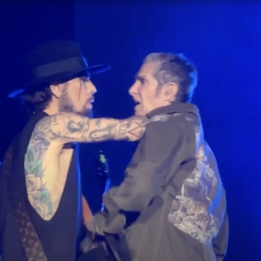 jane’s-addiction-show-ends-in-fight,-perry-farrell’s-wife-offers-explanation