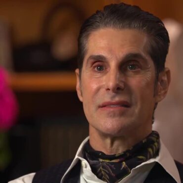 perry-farrell-emotionally-apologizes-to-dave-navarro