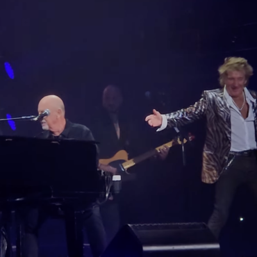 watch-rod-stewart-join-billy-joel-for-the-faces’-“stay-with-me”-in-cleveland