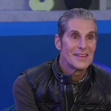 perry-farrell-is-going-to-doctors-after-‘outburst’