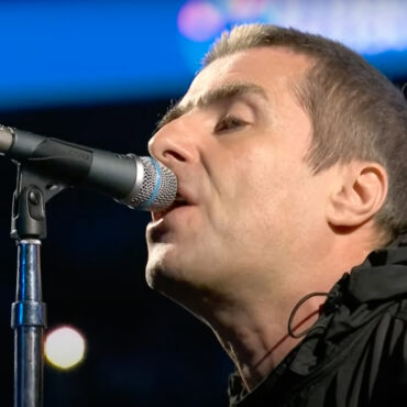 liam-gallagher-responds-to-“shitcunts”-selling-their-oasis-tickets-after-his-ibf-heavyweight-championship-performance