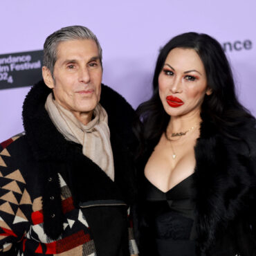 perry-farrell’s-wife-says-he’ll-see-ent-and-neurologist,-won’t-address-“other-false-narratives”