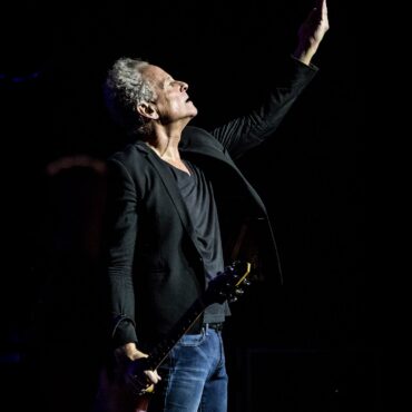 happy-75th-birthday-lindsey-buckingham-(fleetwood-mac)