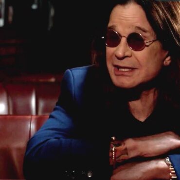 ozzy-osbourne-kisses-bandmate-in-beautiful-photo